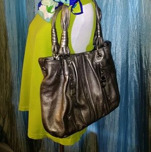 LKE NEW B MAKOWSKY METALLIC PLATINUM SILVER PURSE